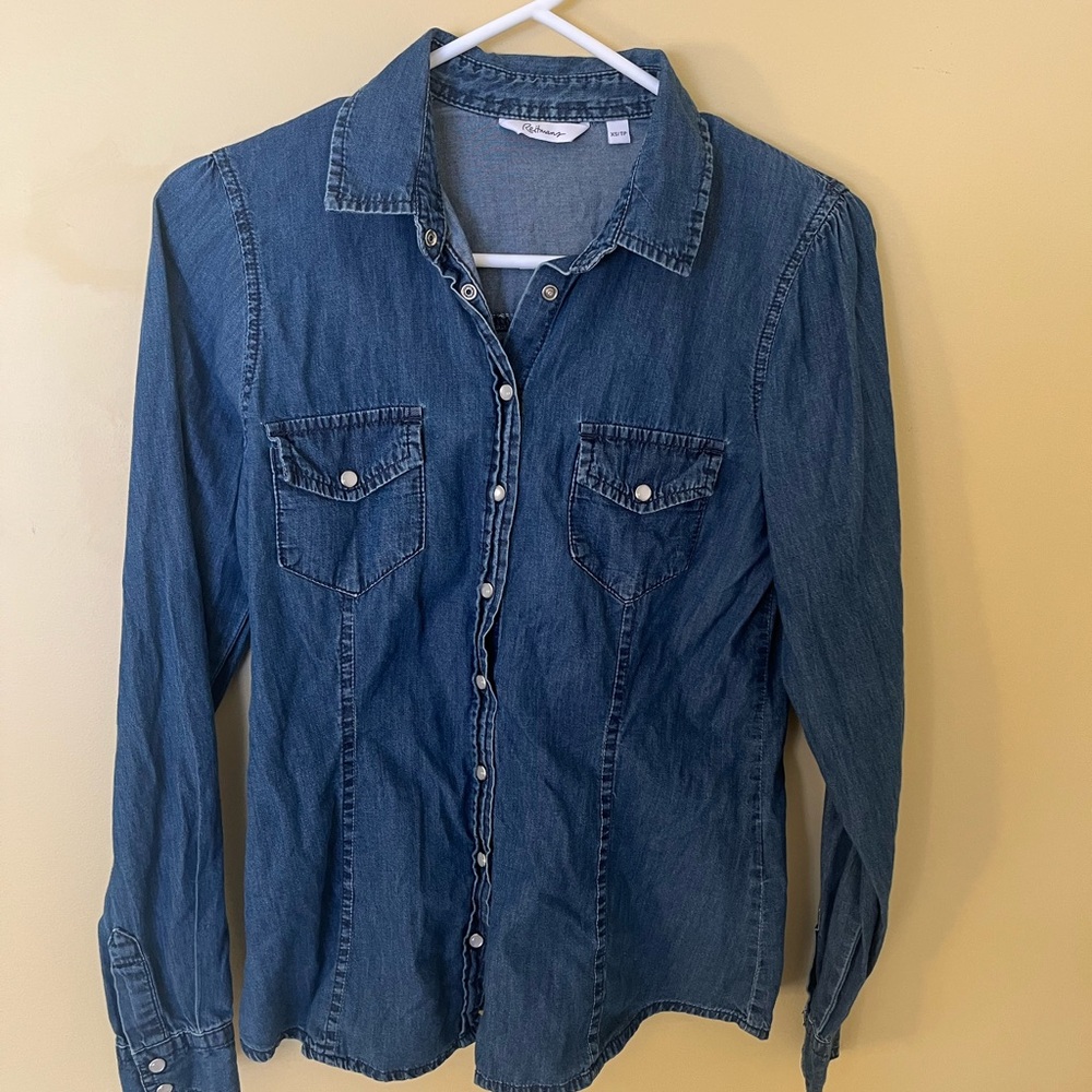 100% Cotton ladies Blue Denim collared Shirt. pearl snaps. Princess seams.